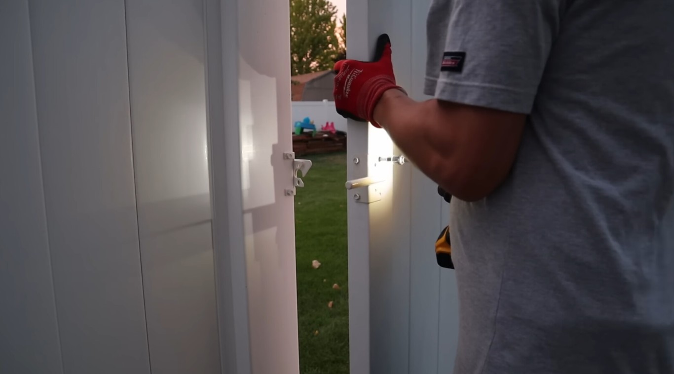 Pool fencing installation for safety